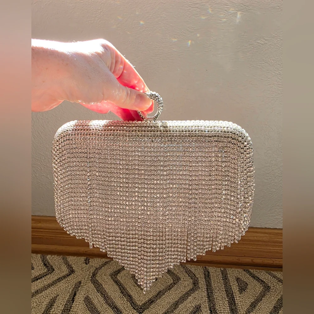 NWT Babeyond Heart Shaped Rhinestones Tassle Party Clutch - Picture 1 of 7
